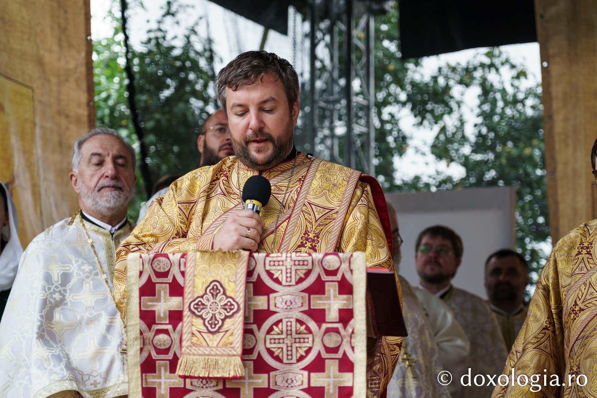 Doi ierarhi au sfințit biserica Parohiei „Sfântul Ierarh Nicolae” din Ciulinești - Probota