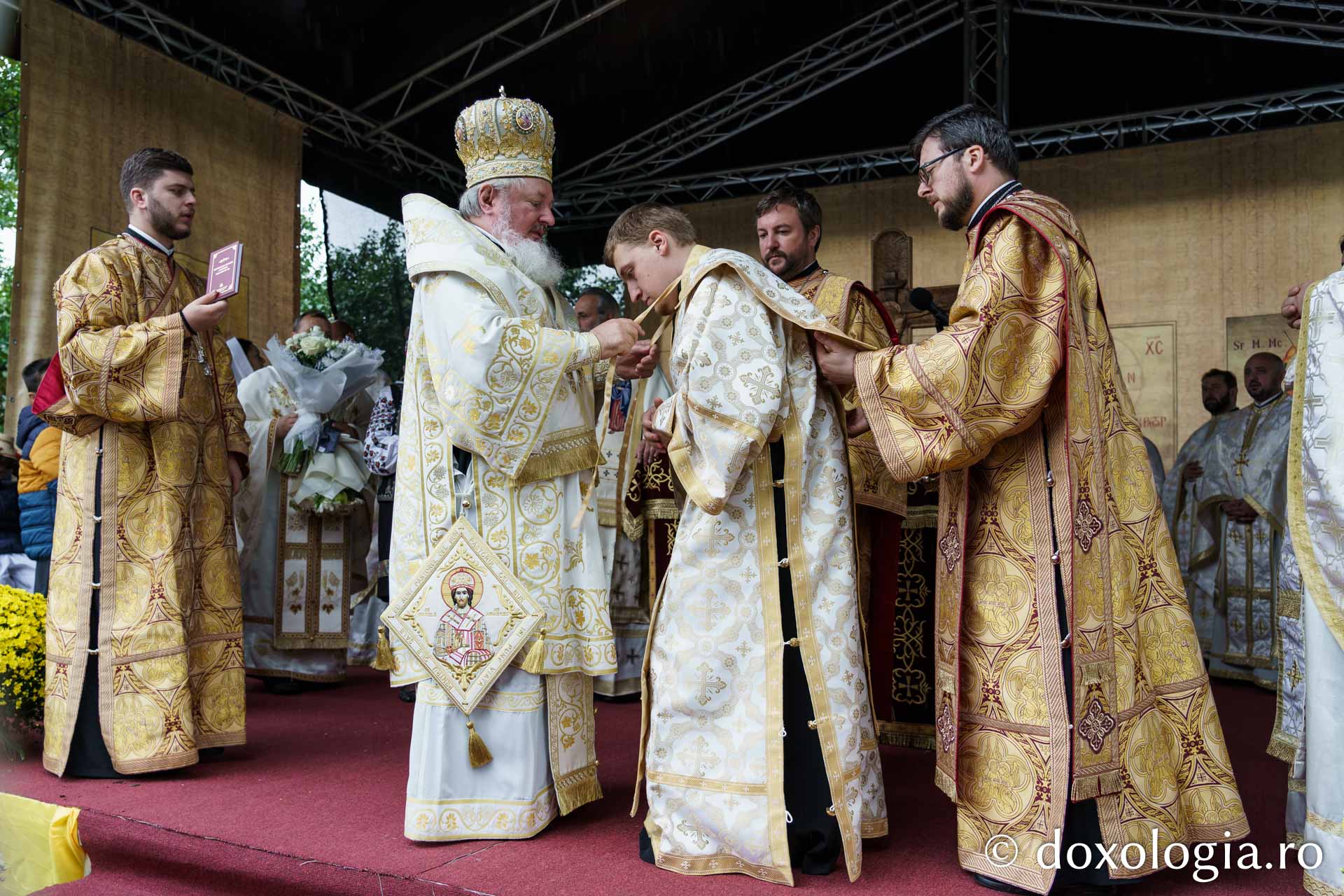 Doi ierarhi au sfințit biserica Parohiei „Sfântul Ierarh Nicolae” din Ciulinești - Probota
