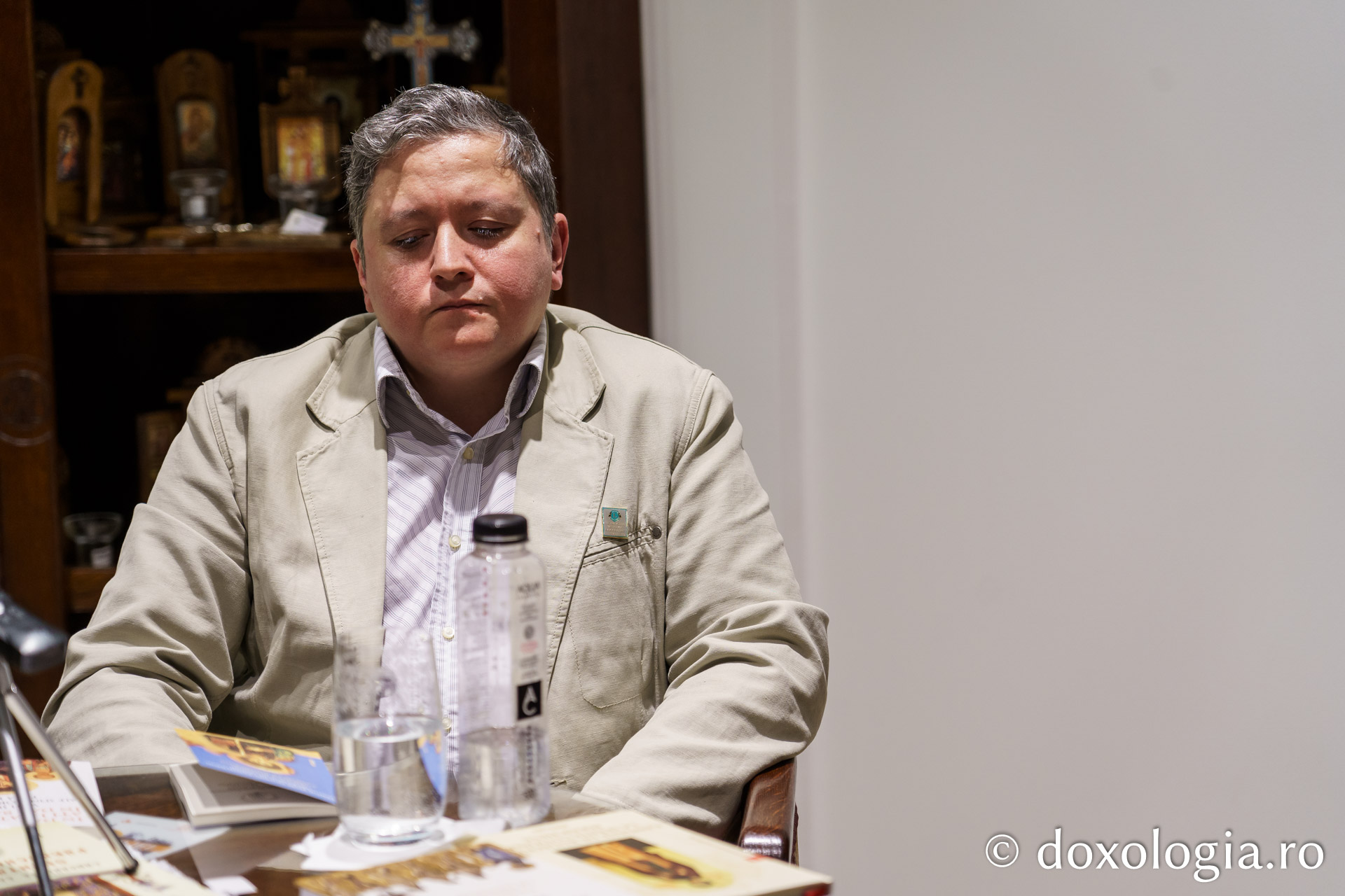 Prezentare de carte dedicată venirii moaștelor Sfântului Pantelimon în Iași, la Librăria Doxologia