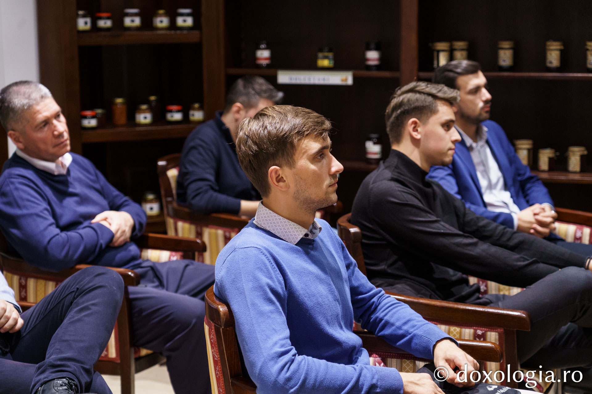 Prezentare de carte dedicată venirii moaștelor Sfântului Pantelimon în Iași, la Librăria Doxologia