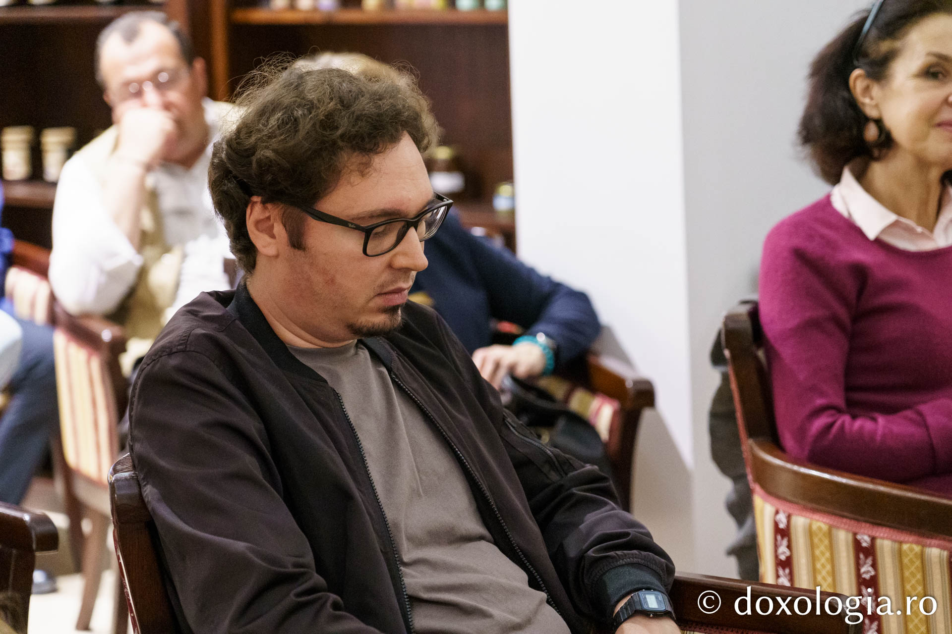 Prezentare de carte dedicată venirii moaștelor Sfântului Pantelimon în Iași, la Librăria Doxologia