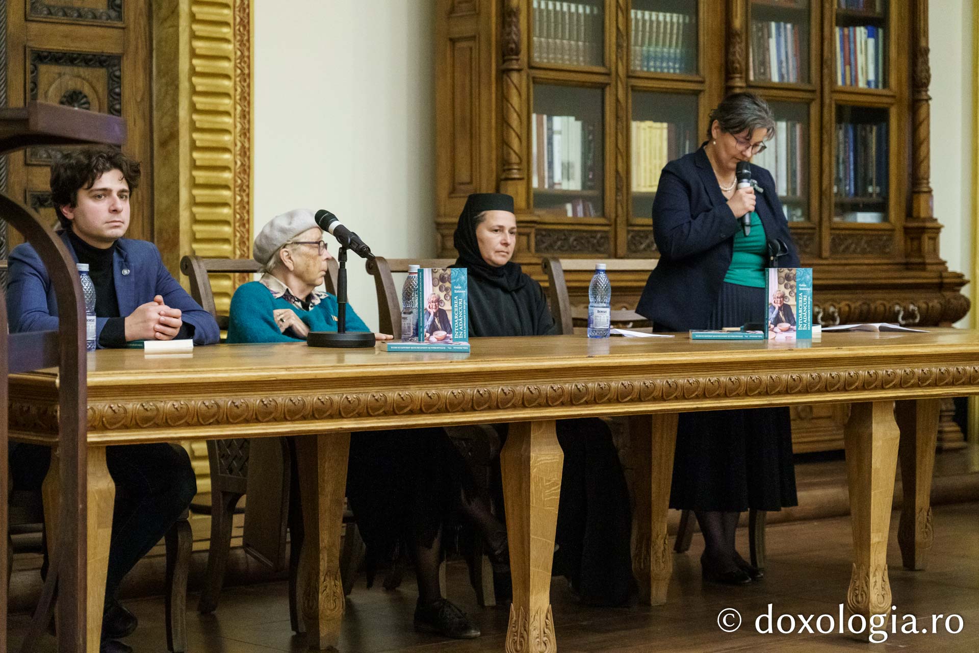 Cartea „Întoarcerea în adâncuri după aproape un secol” a fost lansată la Iași