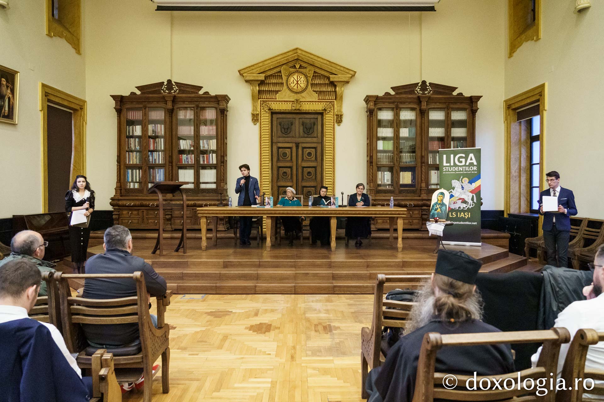 Cartea „Întoarcerea în adâncuri după aproape un secol” a fost lansată la Iași