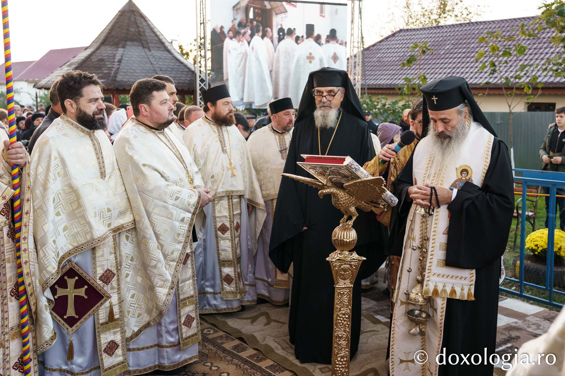 Biserica Parohiei Mărgineni II din județul Neamț, sfințită de doi ierarhi