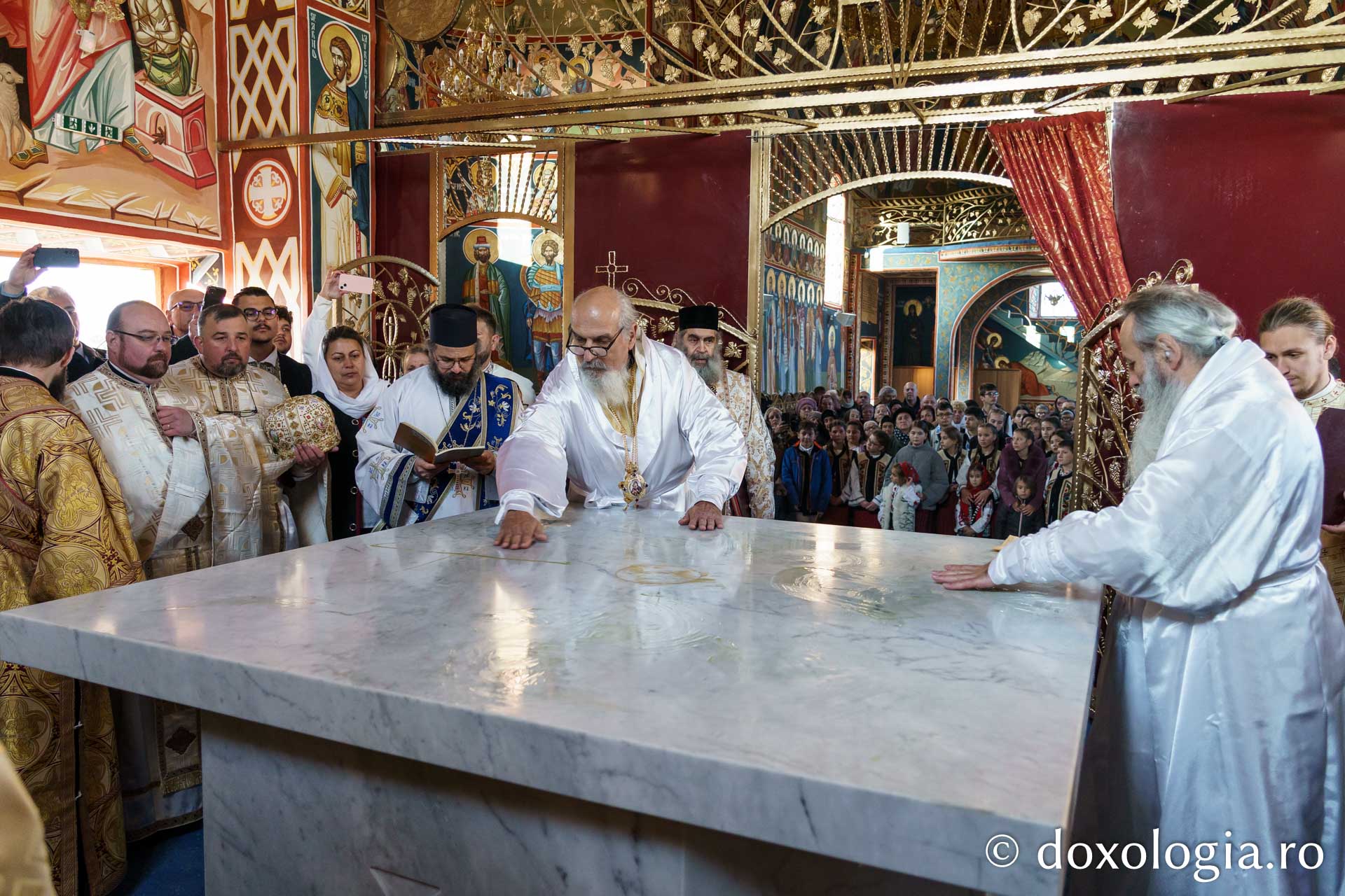 Biserica Parohiei Mărgineni II din județul Neamț, sfințită de doi ierarhi