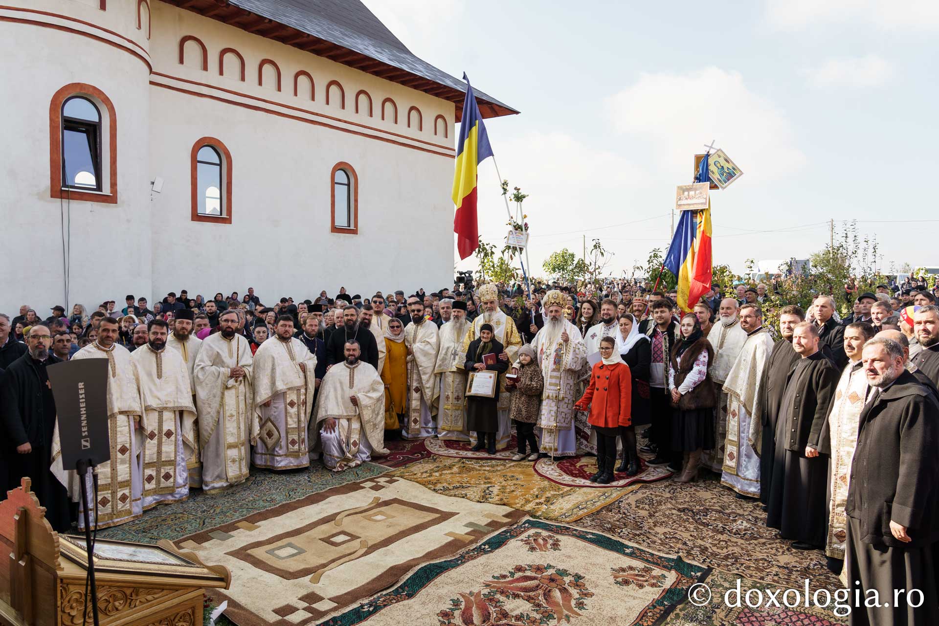Biserica Parohiei Mărgineni II din județul Neamț, sfințită de doi ierarhi