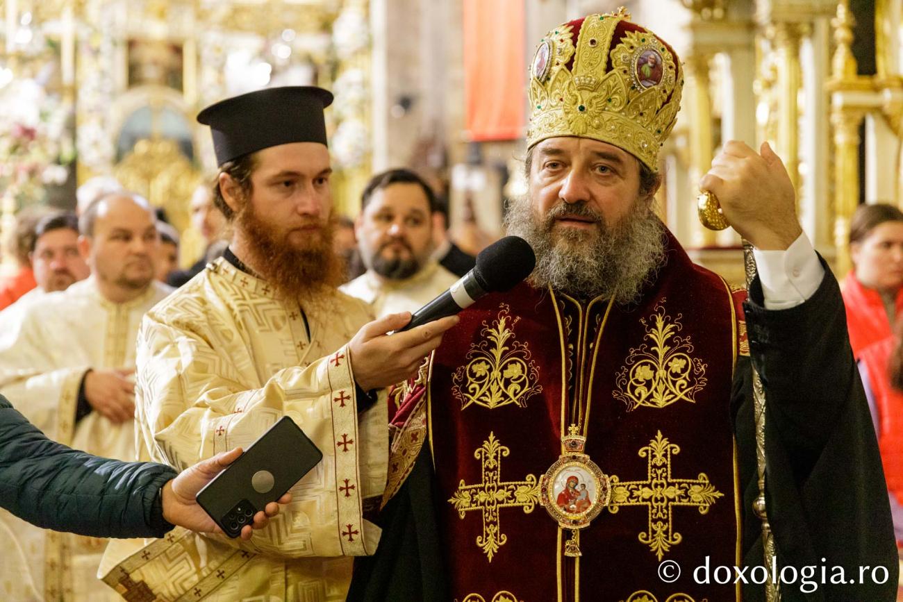 Hramul Sfintei Parascheva, la final:	Peste 270.000 de pelerini au primit binecuvântarea sfinților / Foto: pr. Silviu Cluci Hramul Sfintei Parascheva, la final:	Peste 270.000 de pelerini au primit binecuvântarea sfinților