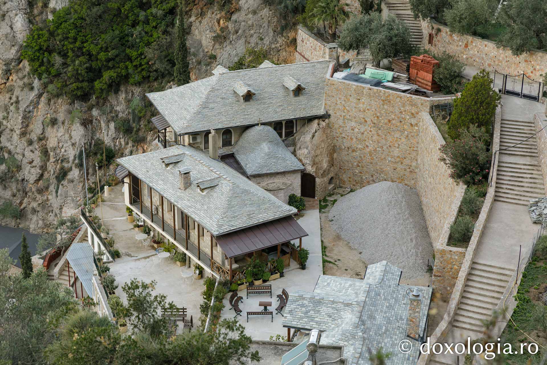 Coliba Adormirii Născătoarei de Dumnezeu de la Sihăstria „Sfânta Ana Mică” – Athos