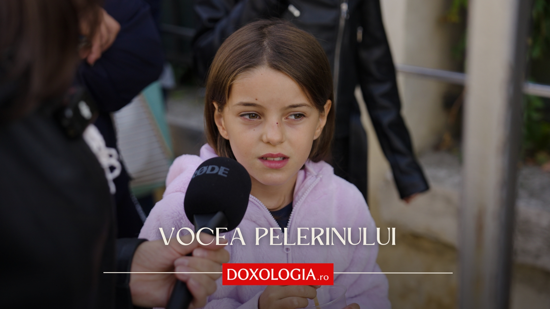 (Video) Copiii și tinerii „experimentează” o altfel de bucurie – bucuria de a fi pelerin