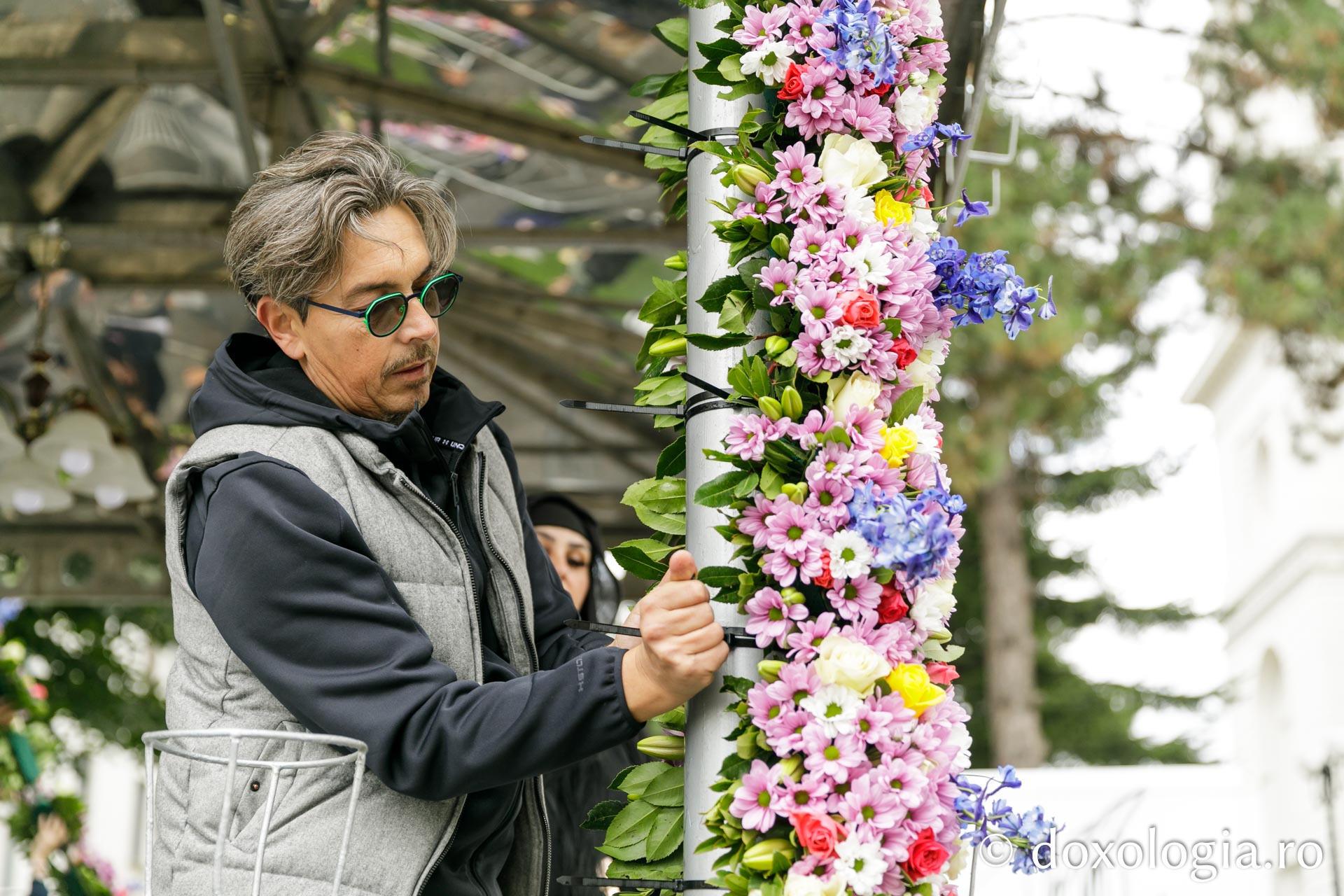 Baldachinul Sfintei Parascheva, pregătit și împodobit pentru așezarea sfintelor moaște