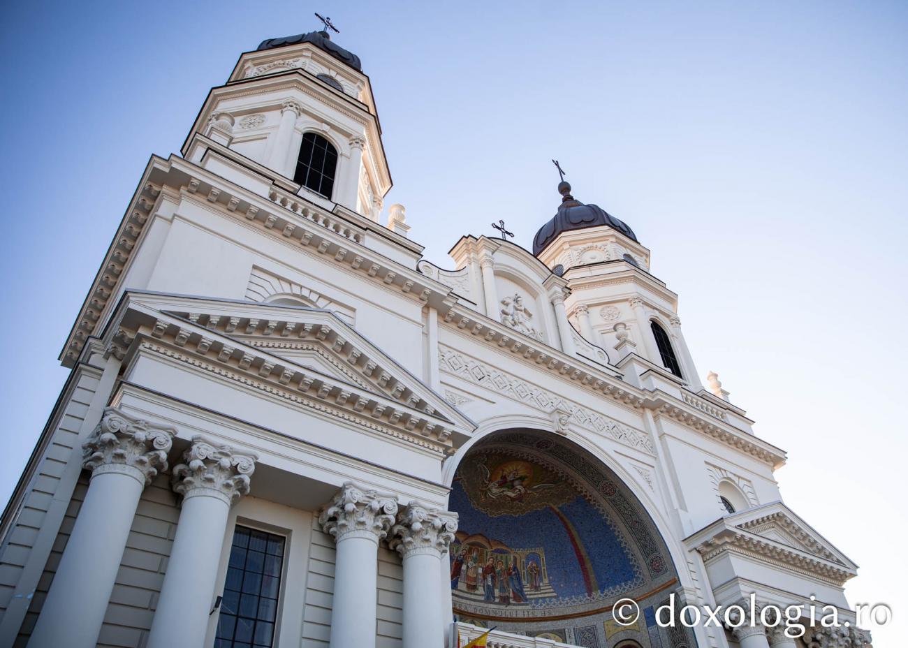 #Hram2024: Sfânta Cuvioasă Parascheva, cinstită în rugăciune de mii de suflete în capitala Ortodoxiei românești