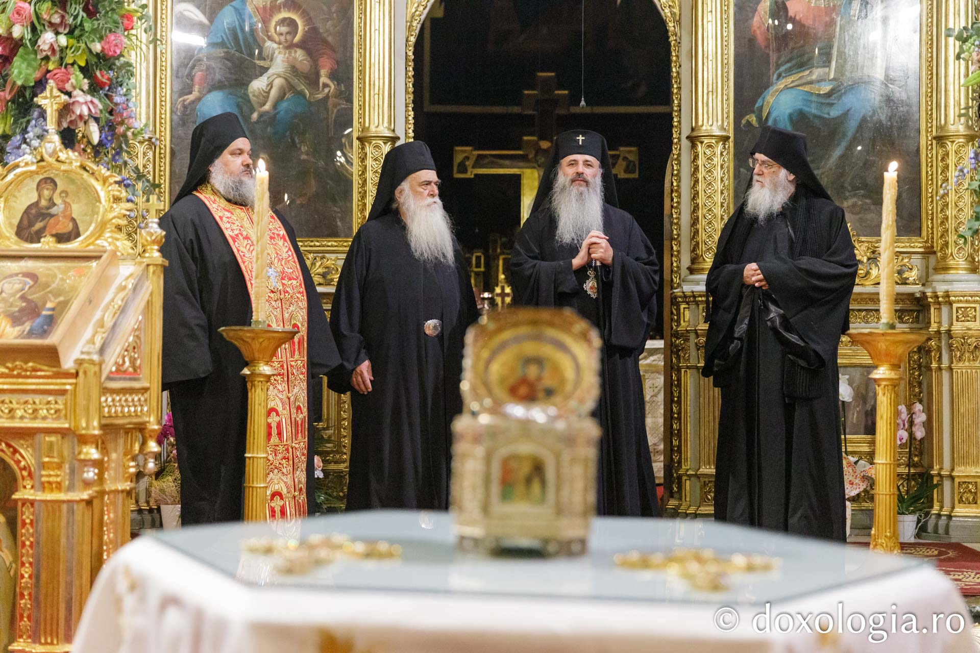 Sfântul Pantelimon a ajuns la Iași: „Unde suntem noi, pe pământ, și unde ar trebui să fim - la înălțimea Sfinților lui Dumnezeu”