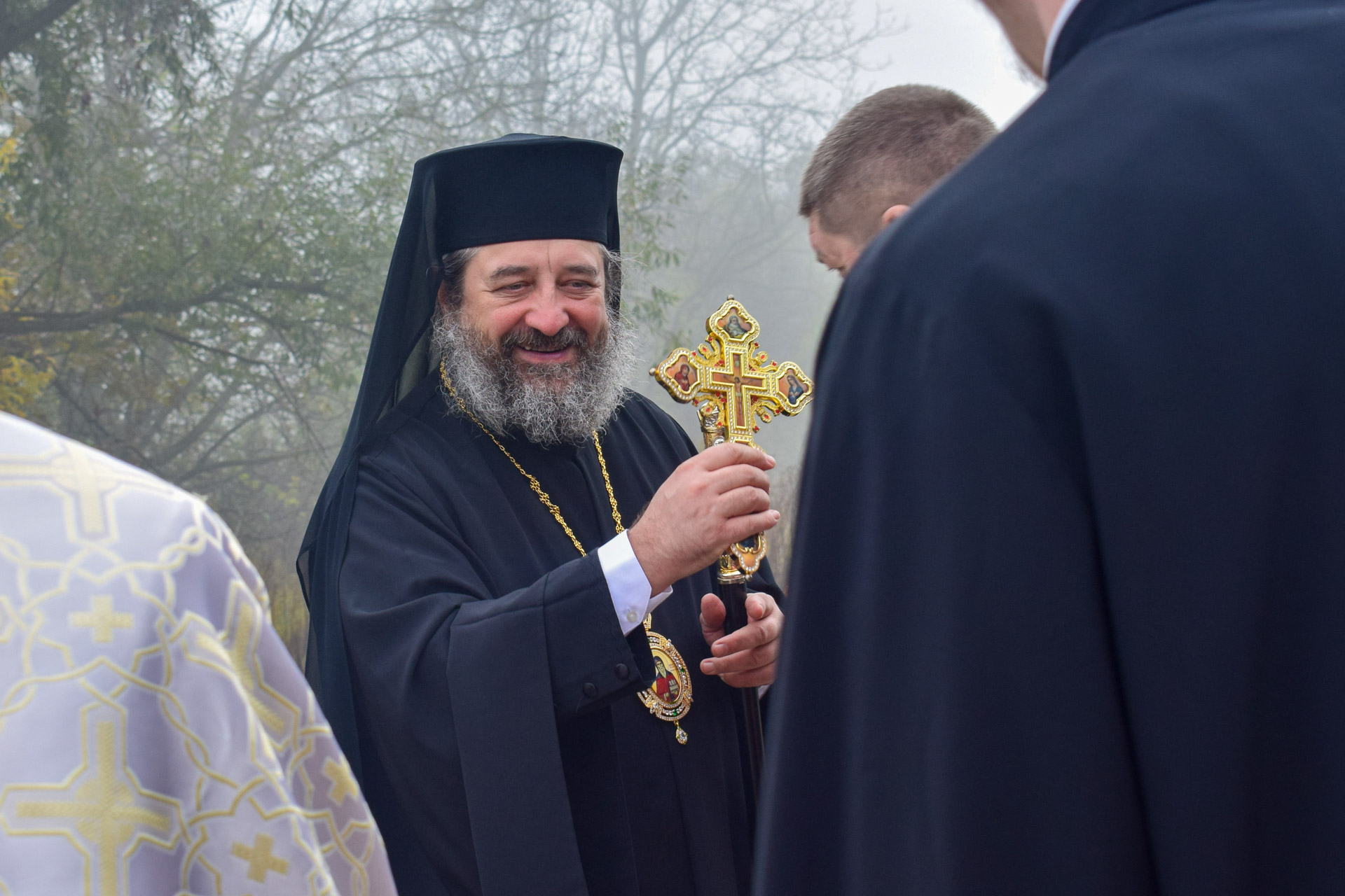 Liturghie arhierească și sfințire de casă socială în Parohia Oroftiana de Sus Liturghie arhierească și sfințire de casă socială în Parohia Oroftiana de Sus