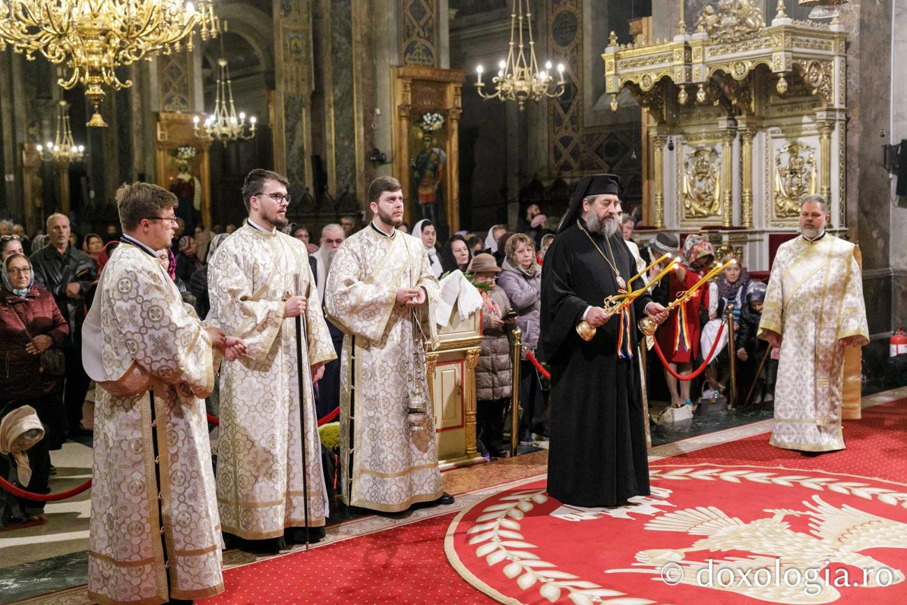 Slujbă arhierească după hramul Sfintei Parascheva. PS Nichifor, despre viața și lucrarea Cuvioasei: „Este folositoare lumii întregi”