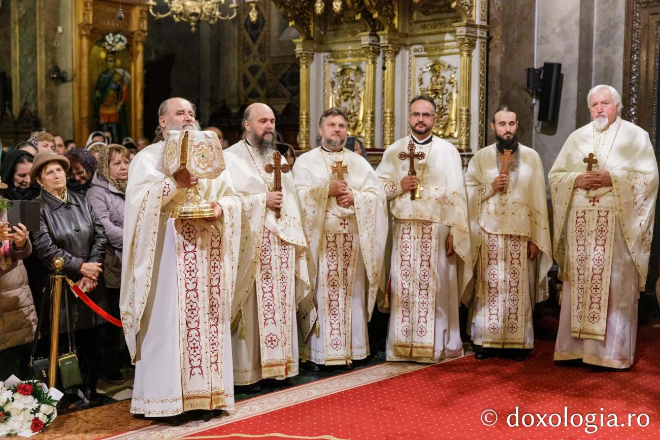 Slujbă arhierească după hramul Sfintei Parascheva. PS Nichifor, despre viața și lucrarea Cuvioasei: „Este folositoare lumii întregi”