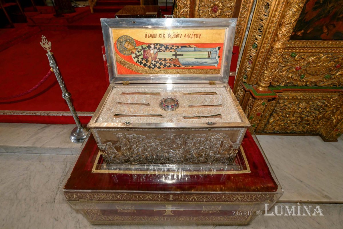 Racla cu o parte din moaştele Sfântului şi Dreptului Lazăr