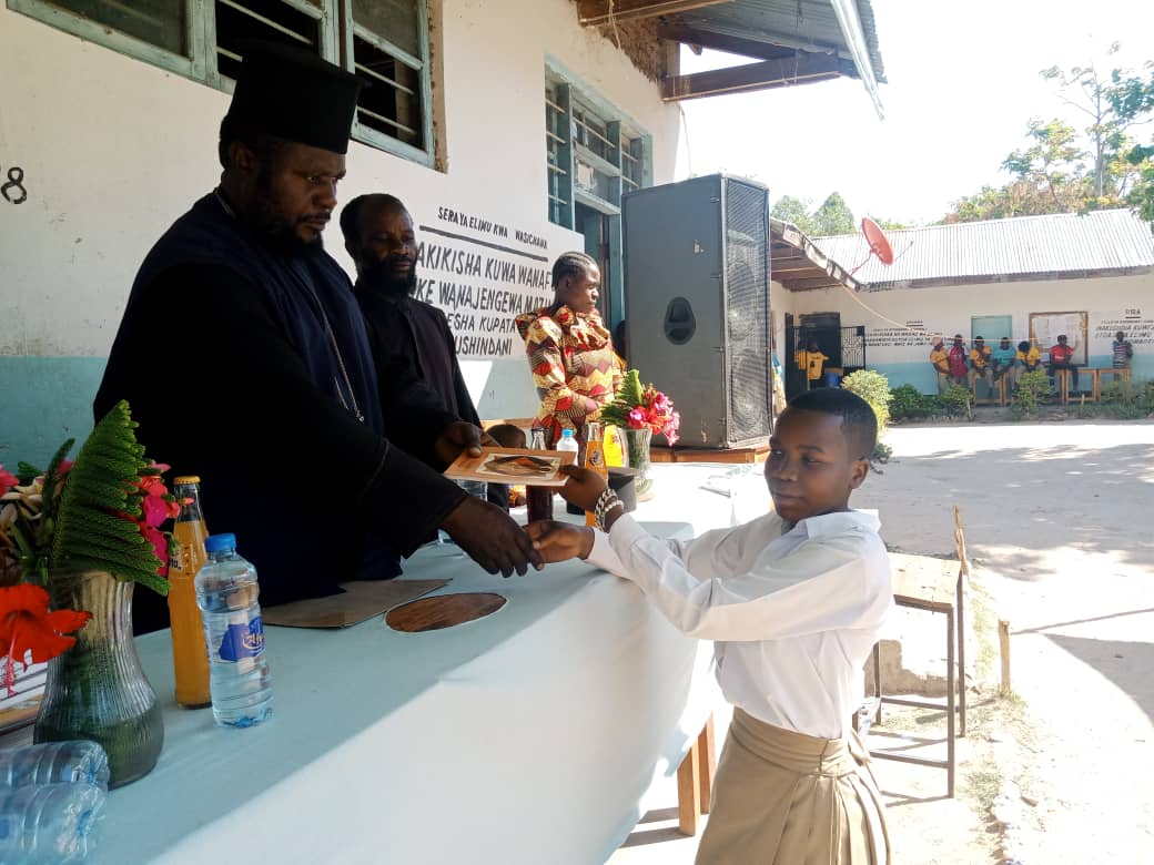 O nouă generație de tineri ortodocși a absolvit liceul, 2024