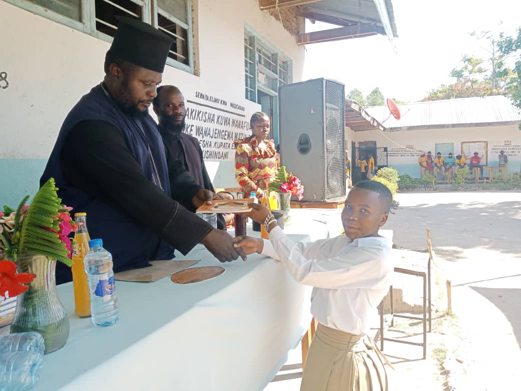 O nouă generație de tineri ortodocși a absolvit liceul, 2024