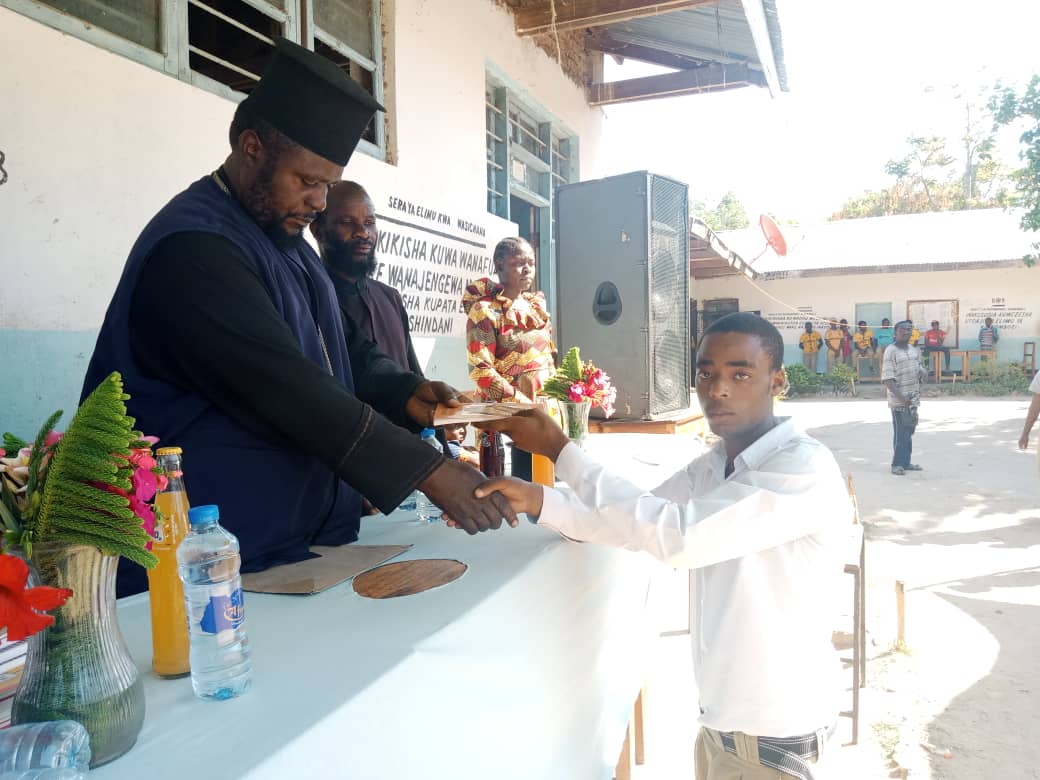 O nouă generație de tineri ortodocși a absolvit liceul, 2024