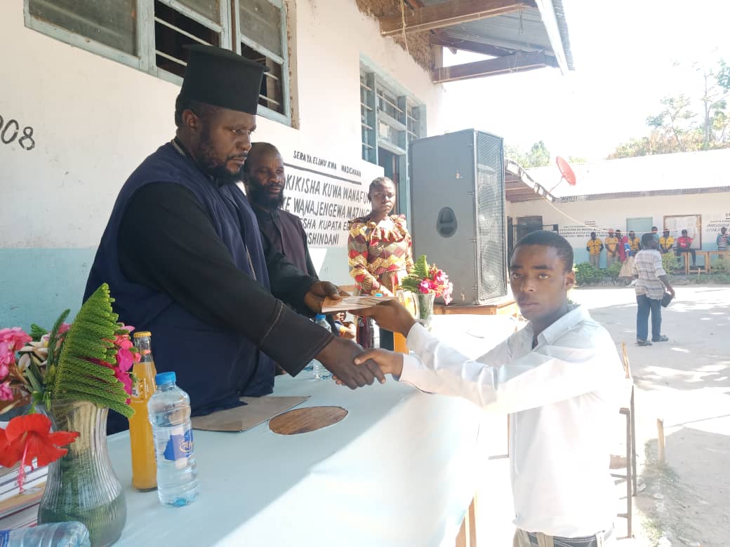 O nouă generație de tineri ortodocși a absolvit liceul, 2024