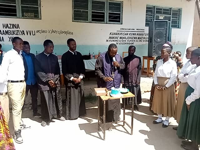 O nouă generație de tineri ortodocși a absolvit liceul, 2024