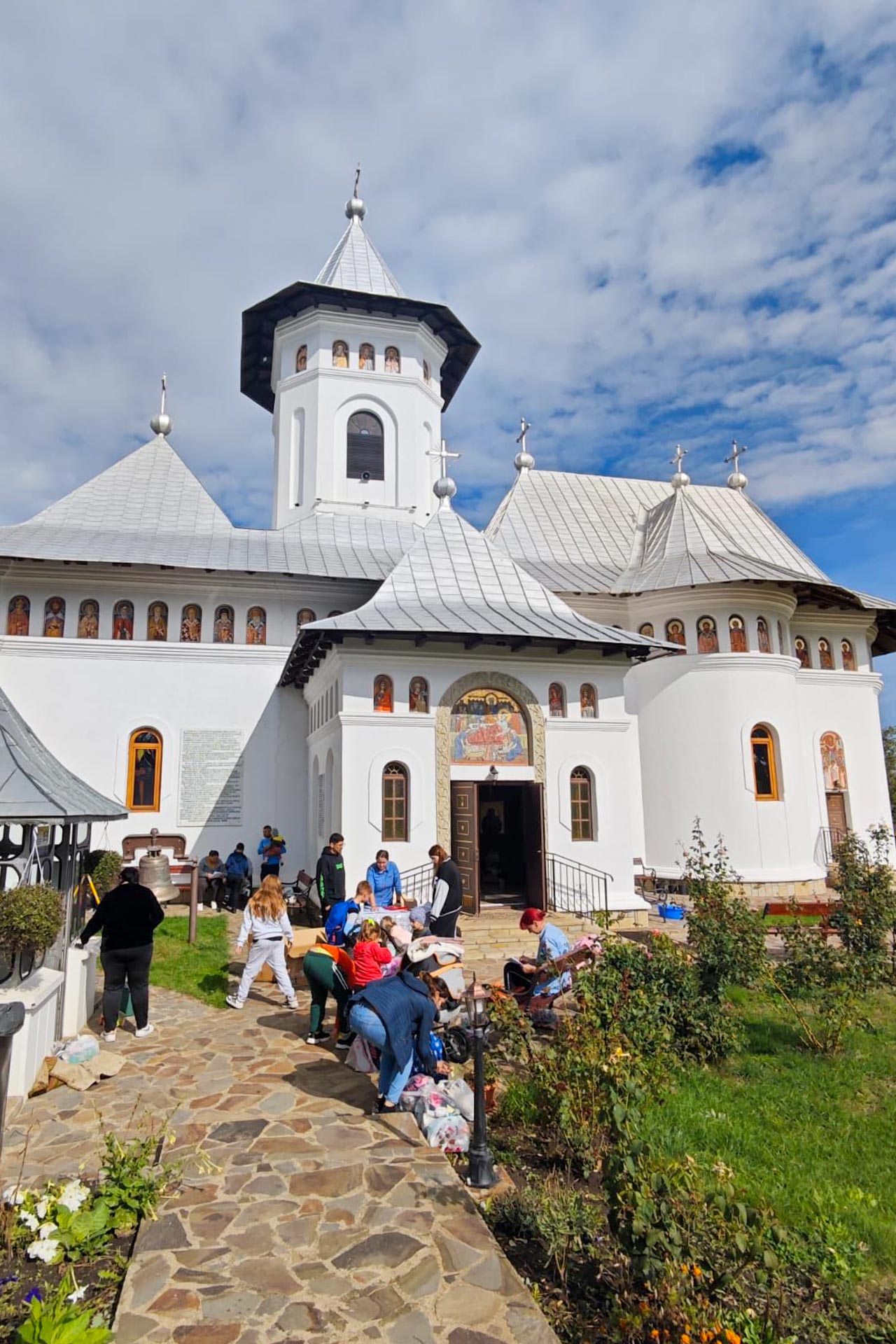 Pas cu Pas Spre Viitor: Daruri pentru Elevii din satele Tocileni și Victoria - Stăuceni