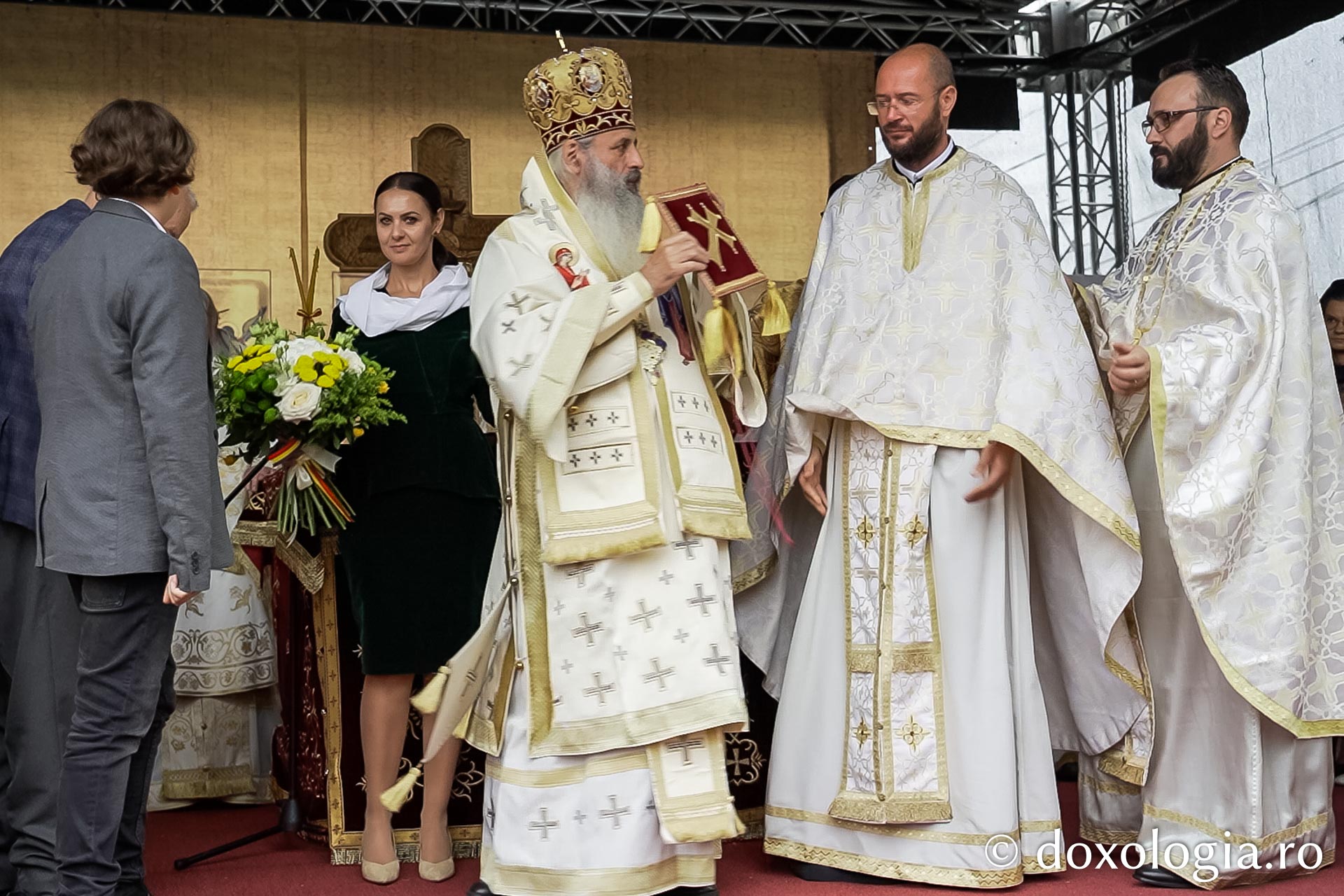 Doi ierarhi au sfințit biserica Parohiei „Sfântul Ierarh Nicolae” din Ciulinești - Probota