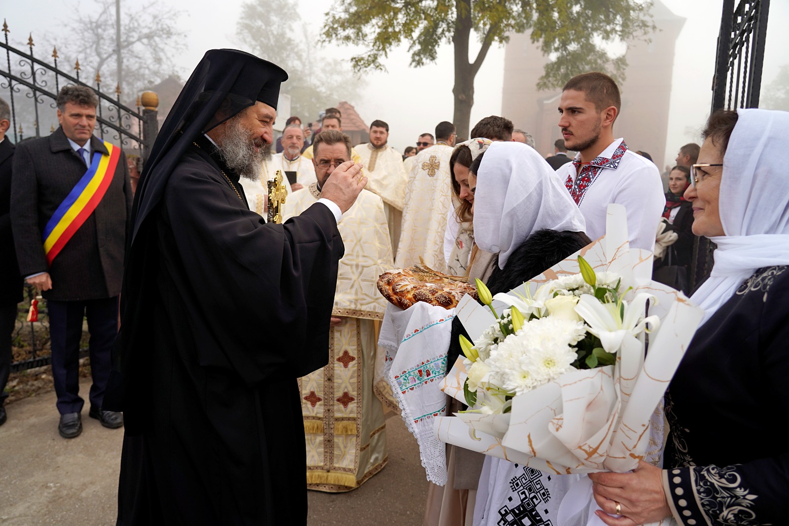 PS Nichifor Botoșăneanul a slujit la Parohia Românești, cu prilejul aniversării a 100 de ani de la sfințirea bisericii