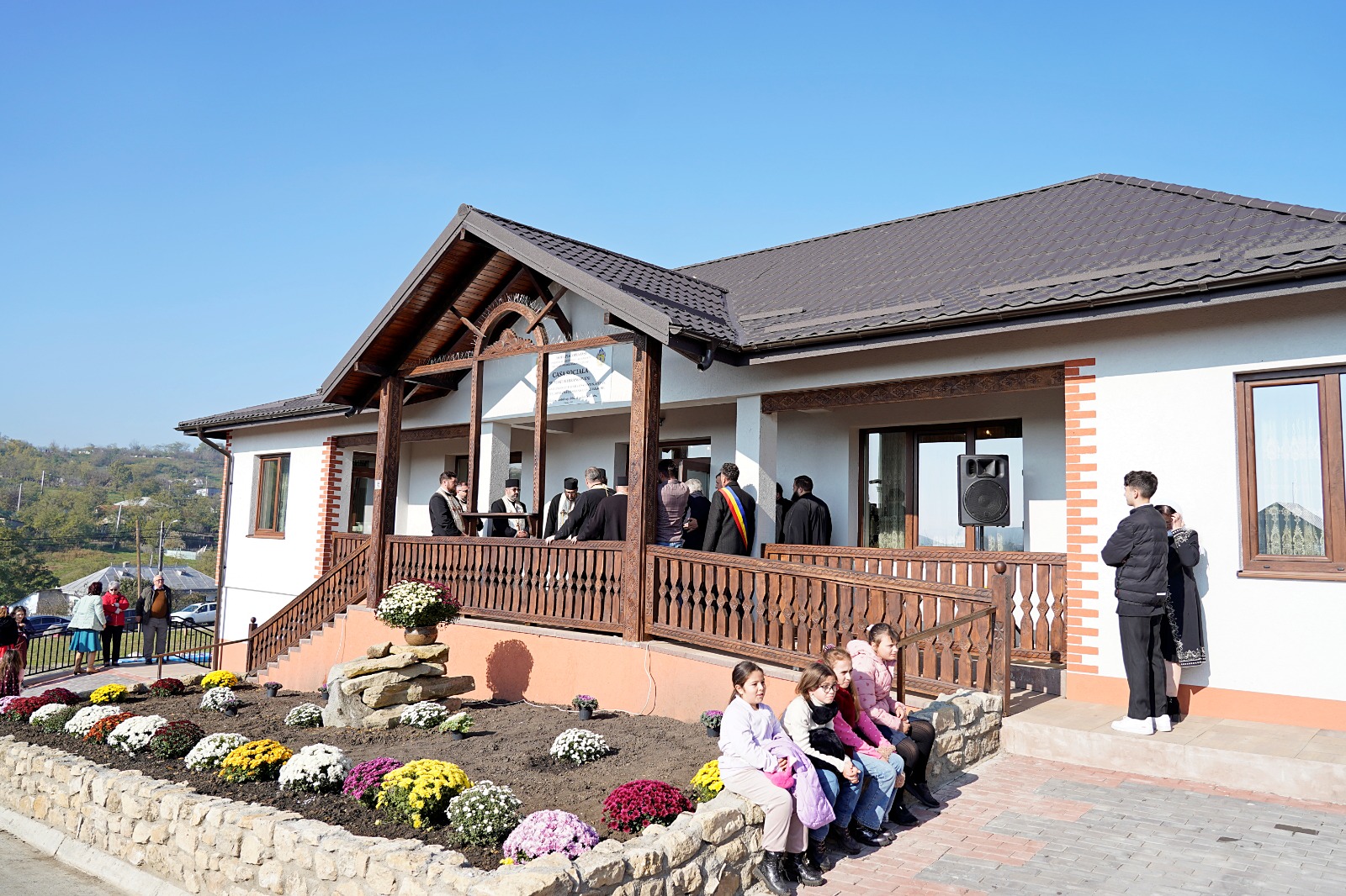 PS Nichifor Botoșăneanul a slujit la Parohia Românești, cu prilejul aniversării a 100 de ani de la sfințirea bisericii