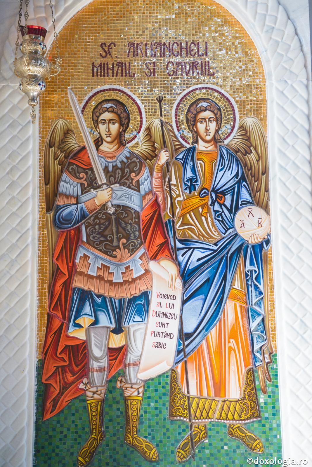 Sfinții Arhangheli Mihail și Gavril