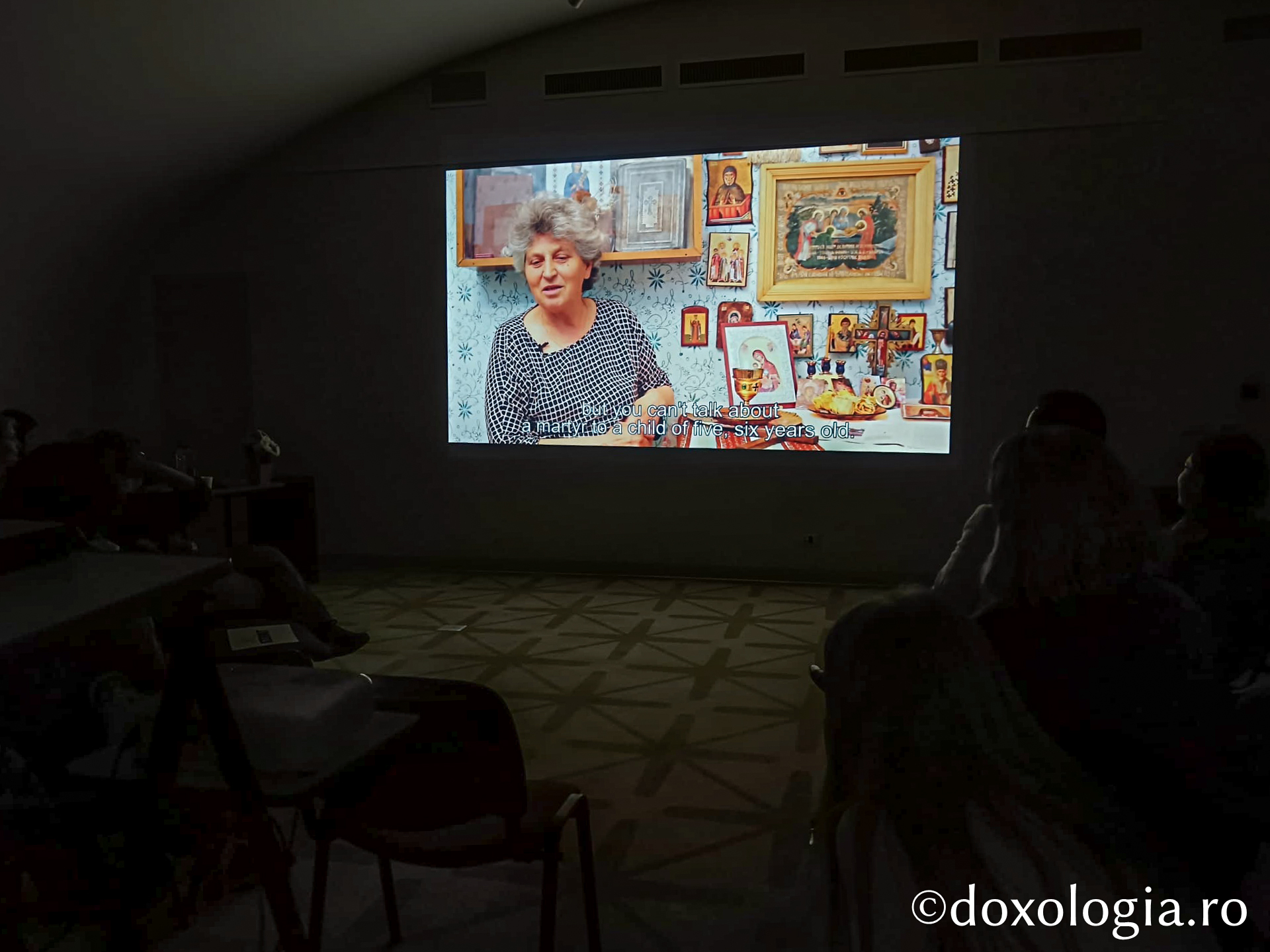 Proiecția filmului documentar Metanie dinaintea Crucii (România), în prezența regizoarei Cristina Chirvasie, Sala Palatul Braunstein Iași