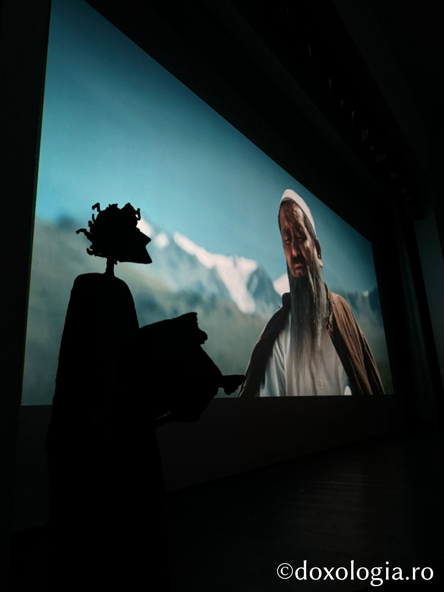 Proiecția filmului artistic Rapsodul (Kîrgîzstan), în prezența regizorului Ernest Abdyzhaparov