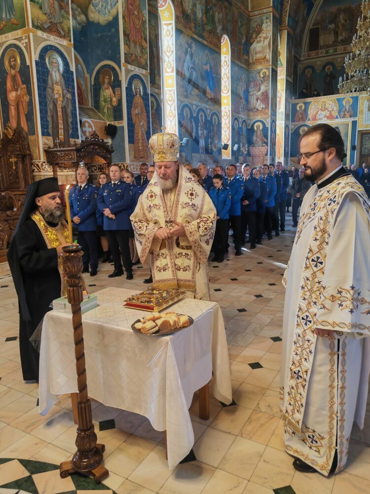 Jandarmii arădeni, binecuvântați și sărbătoriți la Mănăstirea Gai de ziua Ocrotitorilor Jandarmeriei Române