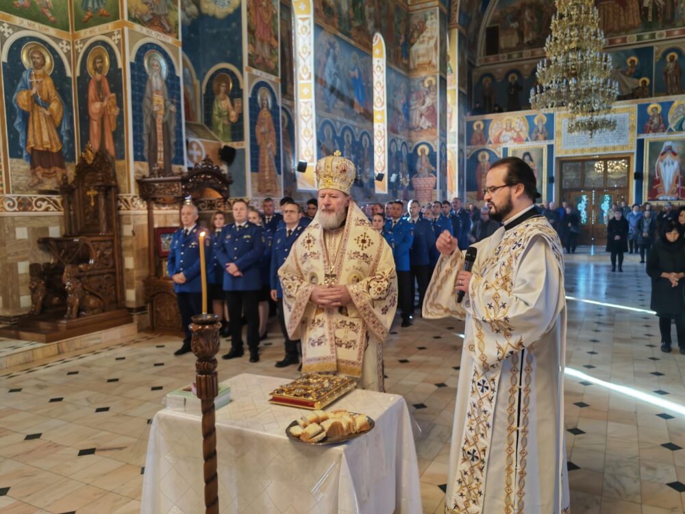 Jandarmii arădeni, binecuvântați și sărbătoriți la Mănăstirea Gai de ziua Ocrotitorilor Jandarmeriei Române