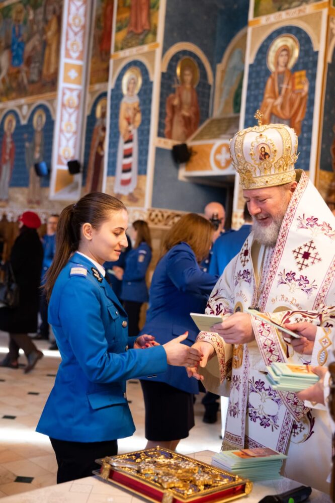 Jandarmii arădeni, binecuvântați și sărbătoriți la Mănăstirea Gai de ziua Ocrotitorilor Jandarmeriei Române