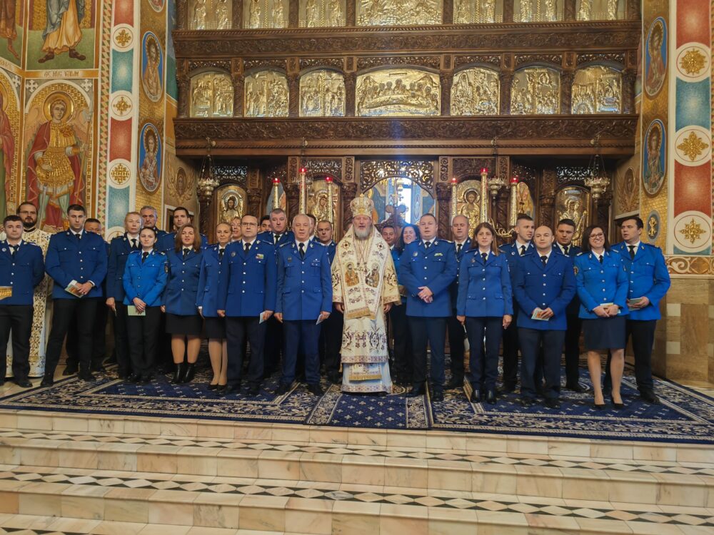Jandarmii arădeni, binecuvântați și sărbătoriți la Mănăstirea Gai de ziua Ocrotitorilor Jandarmeriei Române