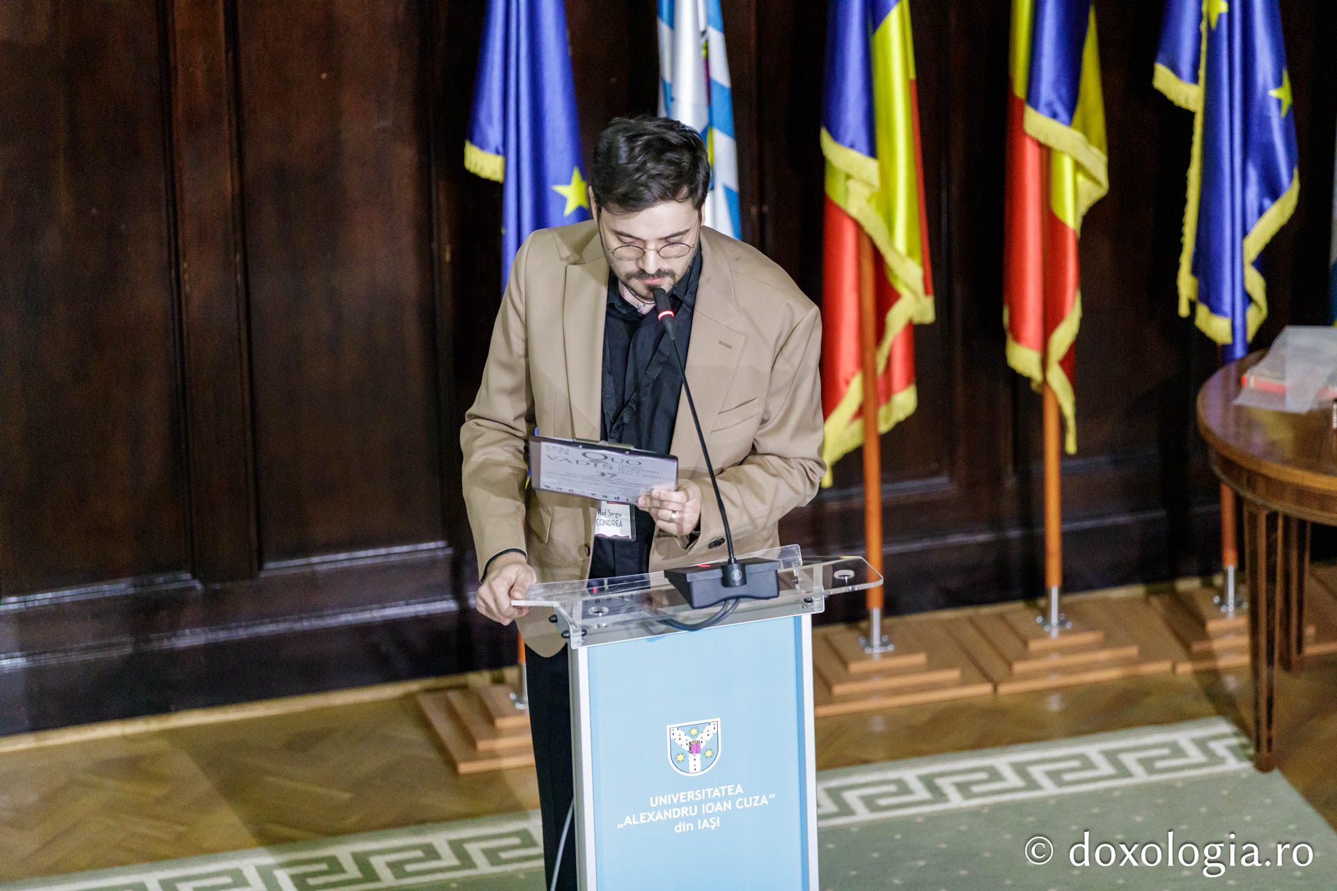 Jonathan Jackson în dialog cu Părintele Răzvan Ionescu: O întâlnire de suflet la Festivalul „Quo Vadis” de la Iași