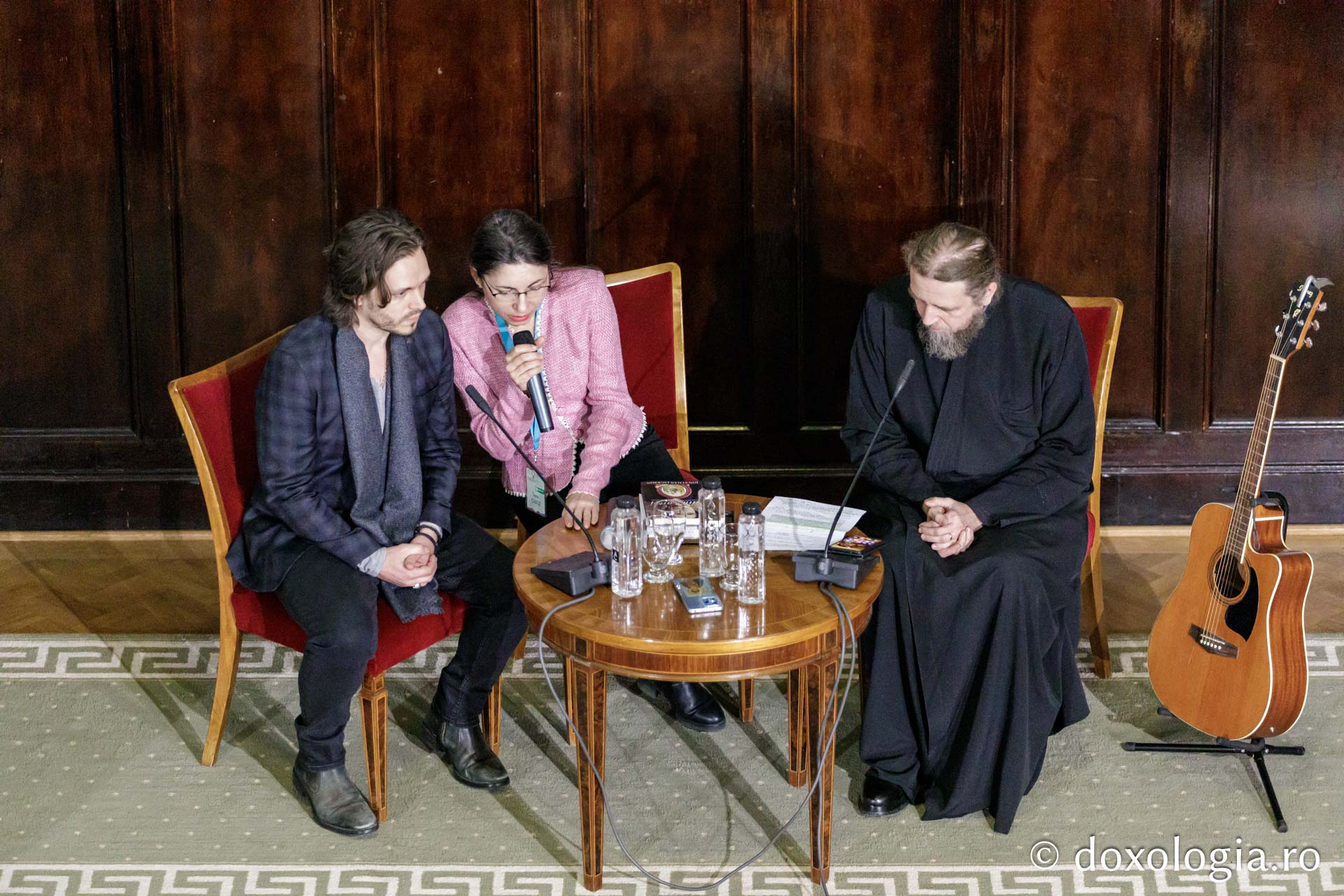 Jonathan Jackson în dialog cu Părintele Răzvan Ionescu: O întâlnire de suflet la Festivalul „Quo Vadis” de la Iași