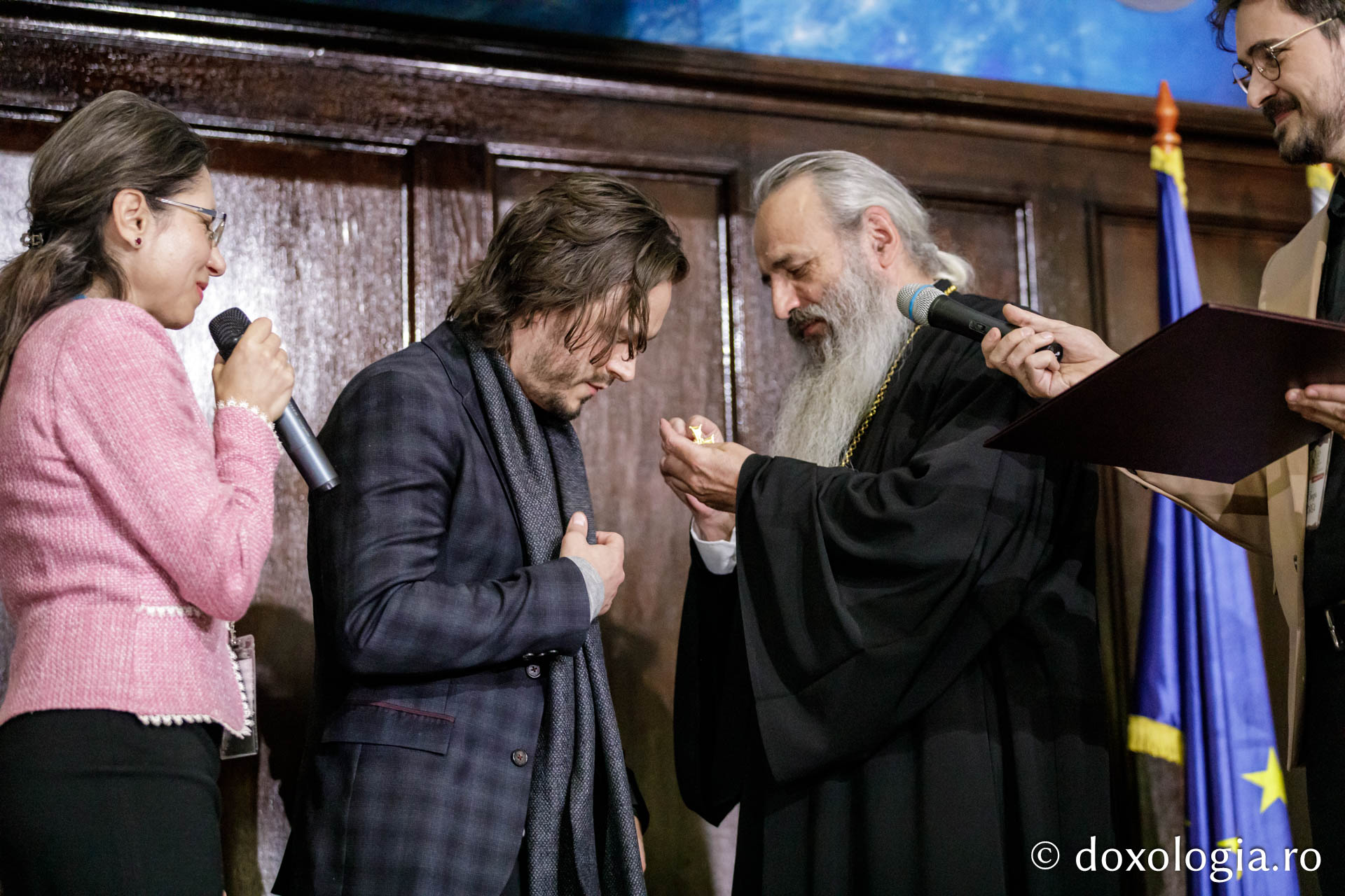 Jonathan Jackson în dialog cu Părintele Răzvan Ionescu: O întâlnire de suflet la Festivalul „Quo Vadis” de la Iași