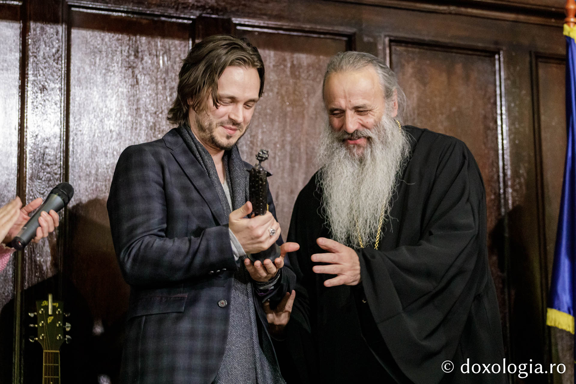 Jonathan Jackson în dialog cu Părintele Răzvan Ionescu: O întâlnire de suflet la Festivalul „Quo Vadis” de la Iași