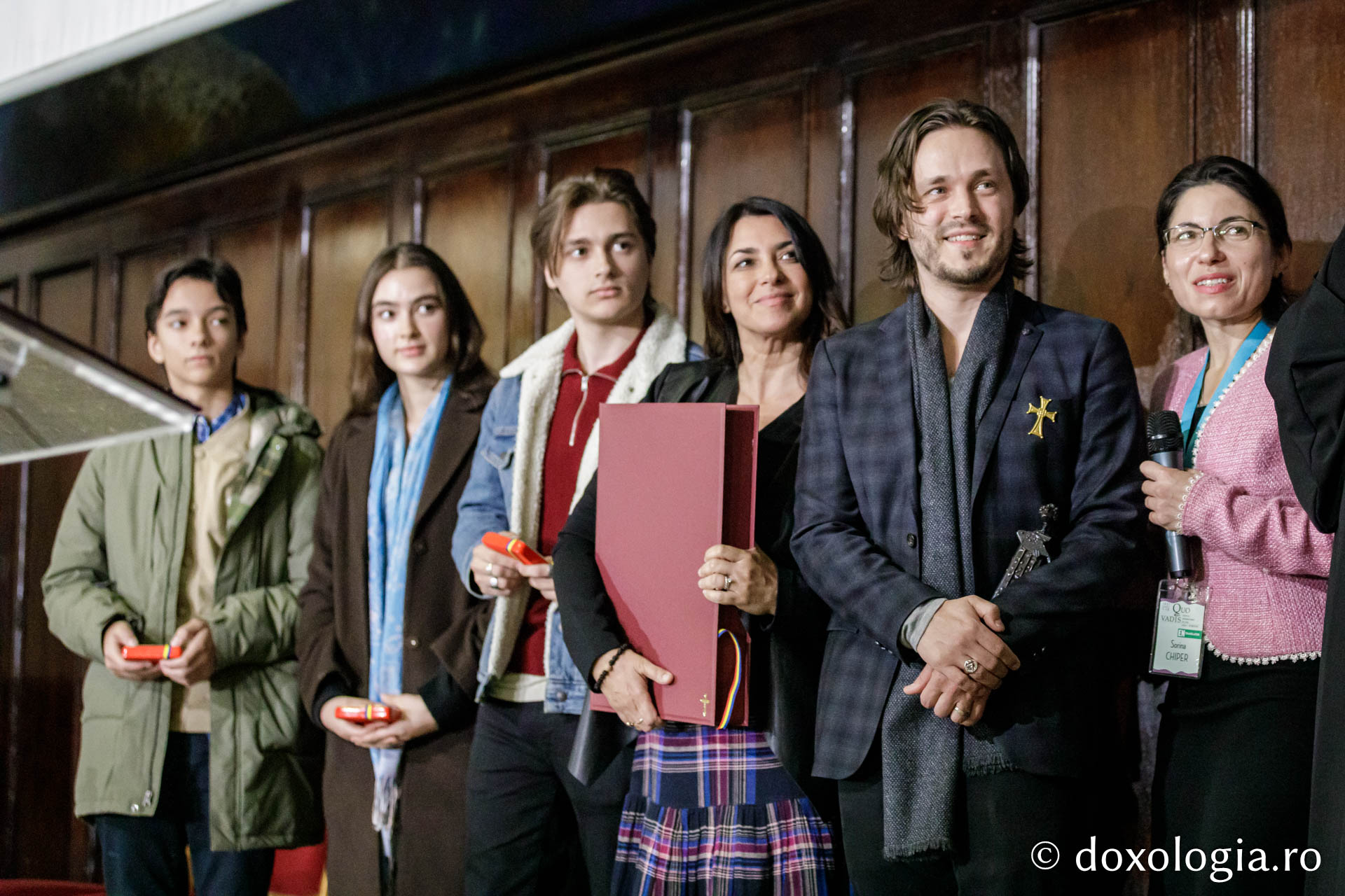 Jonathan Jackson în dialog cu Părintele Răzvan Ionescu: O întâlnire de suflet la Festivalul „Quo Vadis” de la Iași