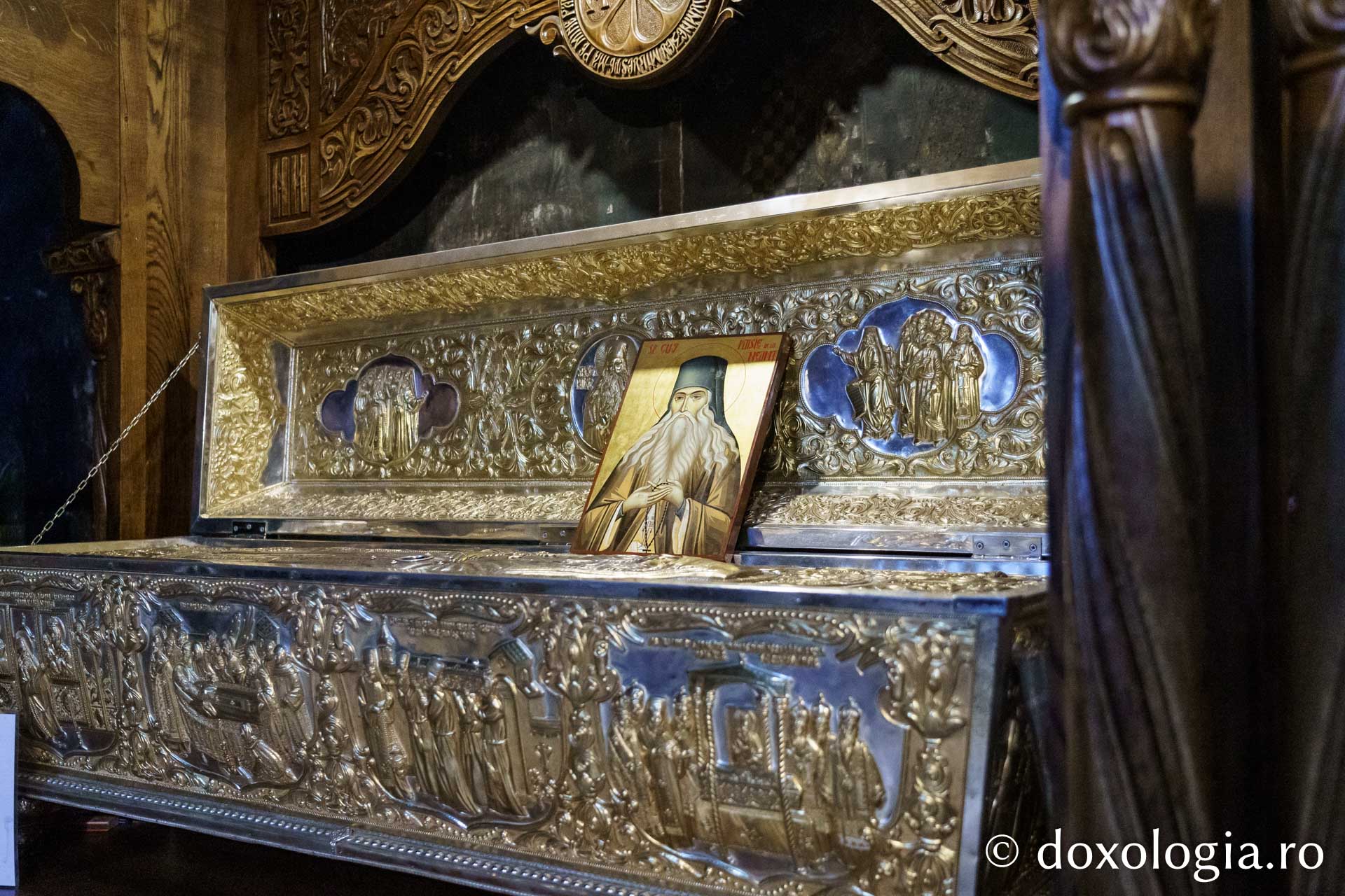 Slujire arhierească în cinstea Sfântului Cuvios Paisie Velicicovschi, la Mănăstirea Neamț