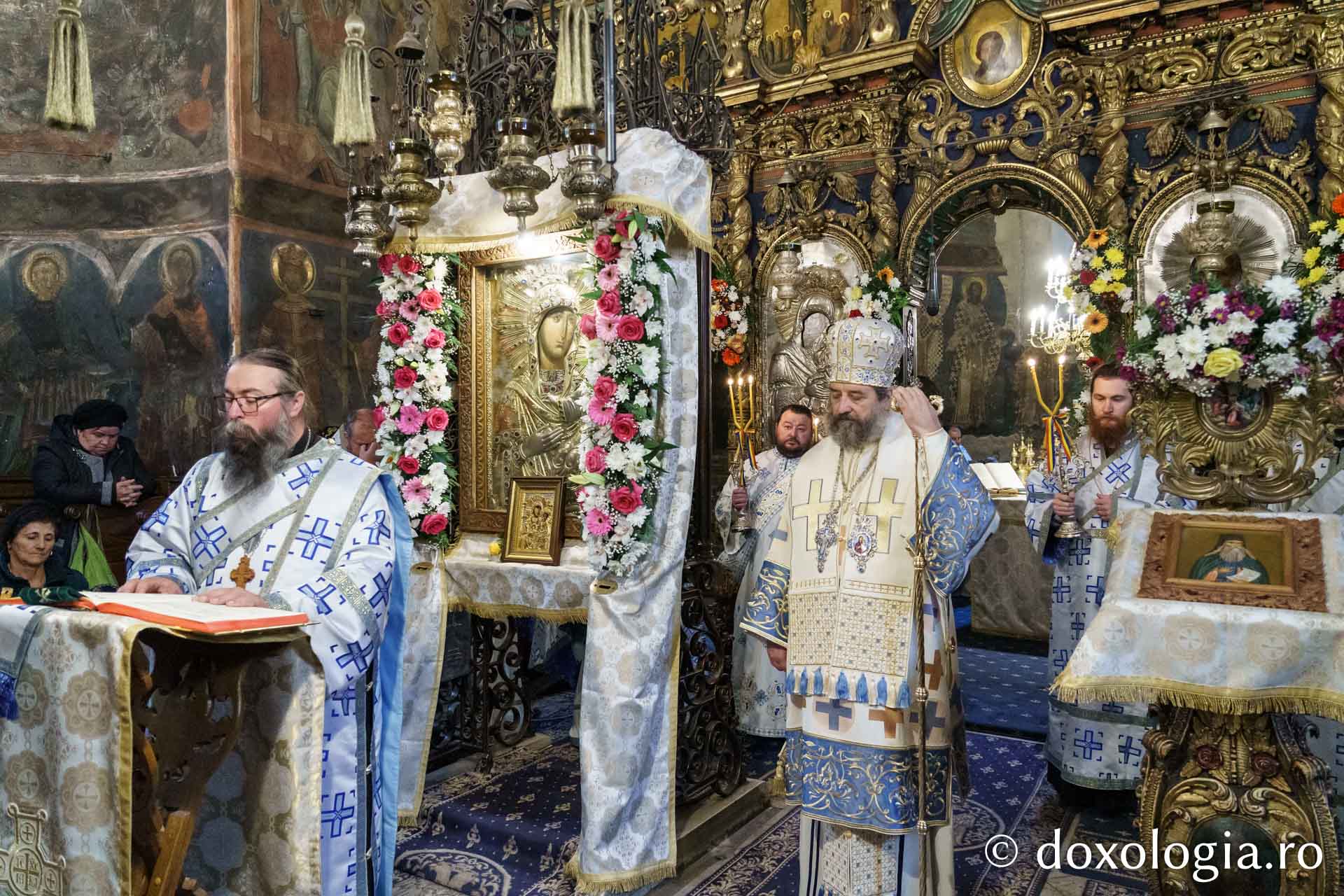 Slujire arhierească în cinstea Sfântului Cuvios Paisie Velicicovschi, la Mănăstirea Neamț