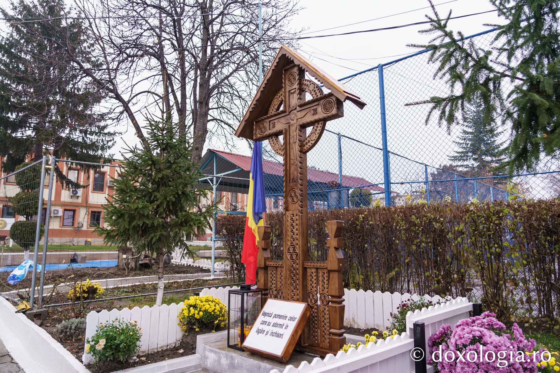 PS Nichifor Botoșăneanul a sfințit troița ridicată la Penitenciarul Iași în memoria celor care au adormit în lagăre și în închisori