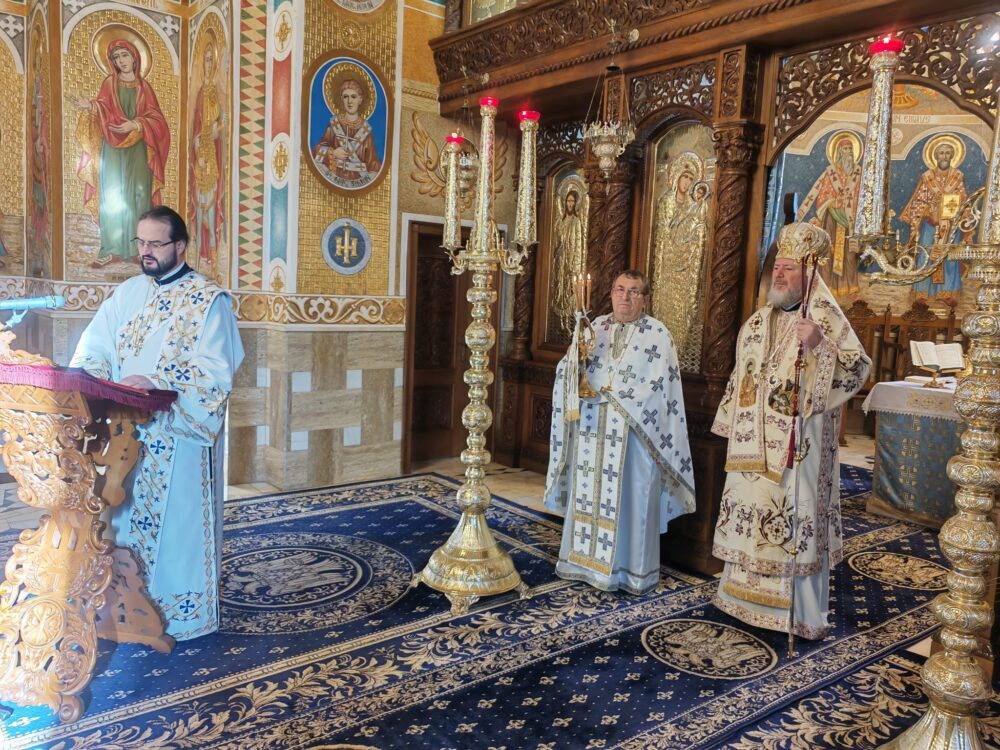 Jandarmii arădeni, binecuvântați și sărbătoriți la Mănăstirea Gai de ziua Ocrotitorilor Jandarmeriei Române