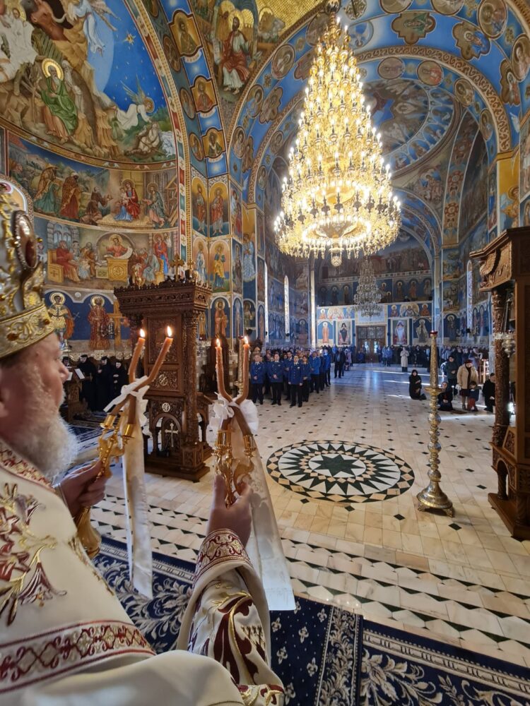 Jandarmii arădeni, binecuvântați și sărbătoriți la Mănăstirea Gai de ziua Ocrotitorilor Jandarmeriei Române