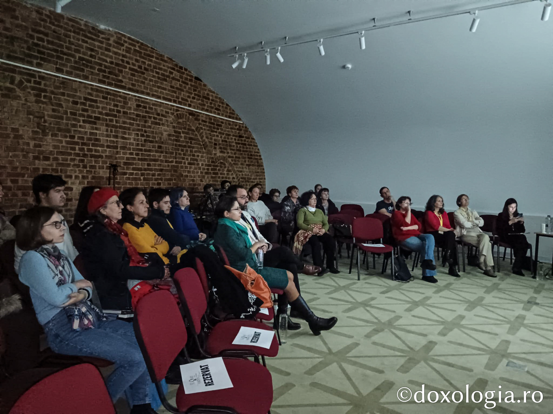 Proiecția filmului documentar Antidot la zadar (România), în prezența regizoarei Cristina Chirvasie