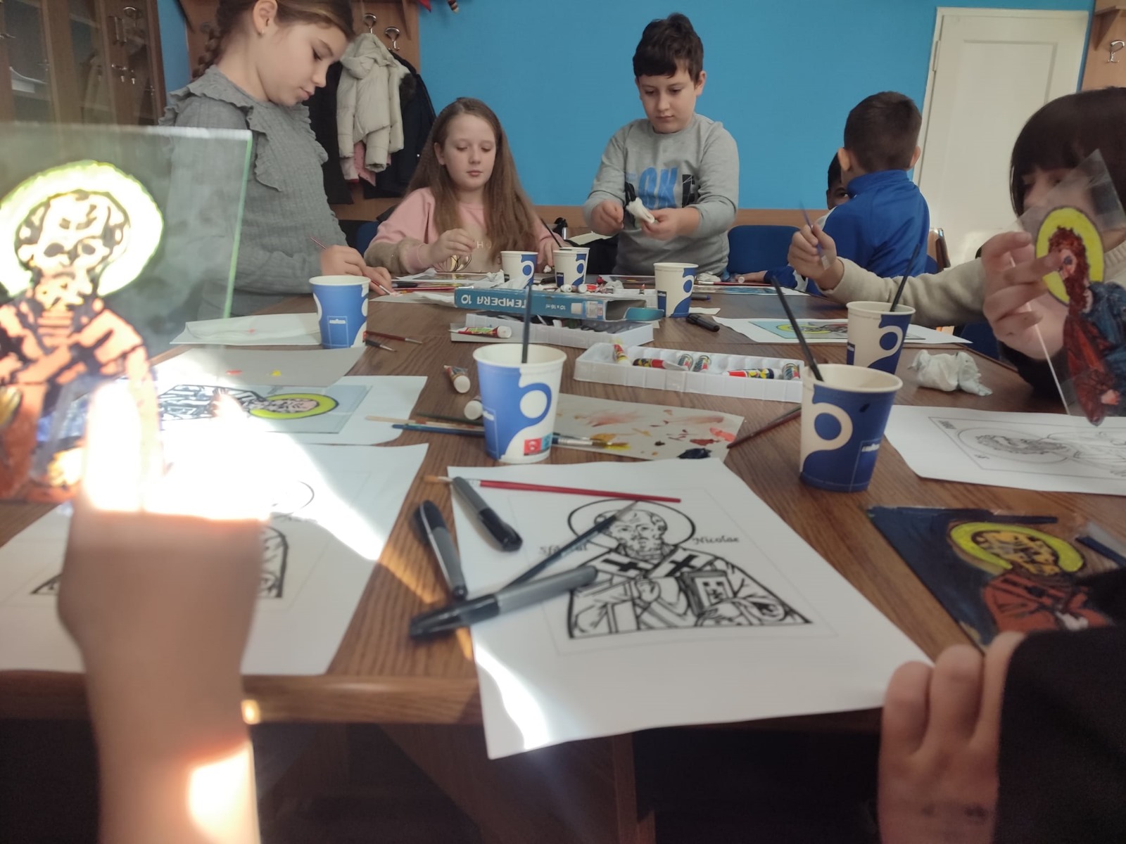 Atelier de pictură icoane pe sticlă la Centrul educațional al Protopopiatului Dorohoi Atelier de pictură icoane pe sticlă la Centrul educațional al Protopopiatului Dorohoi