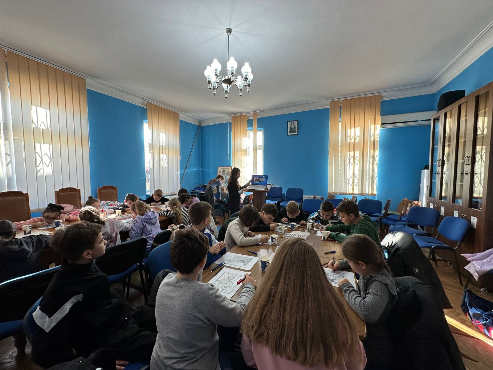 Atelier de pictură icoane pe sticlă la Centrul educațional al Protopopiatului Dorohoi Atelier de pictură icoane pe sticlă la Centrul educațional al Protopopiatului Dorohoi