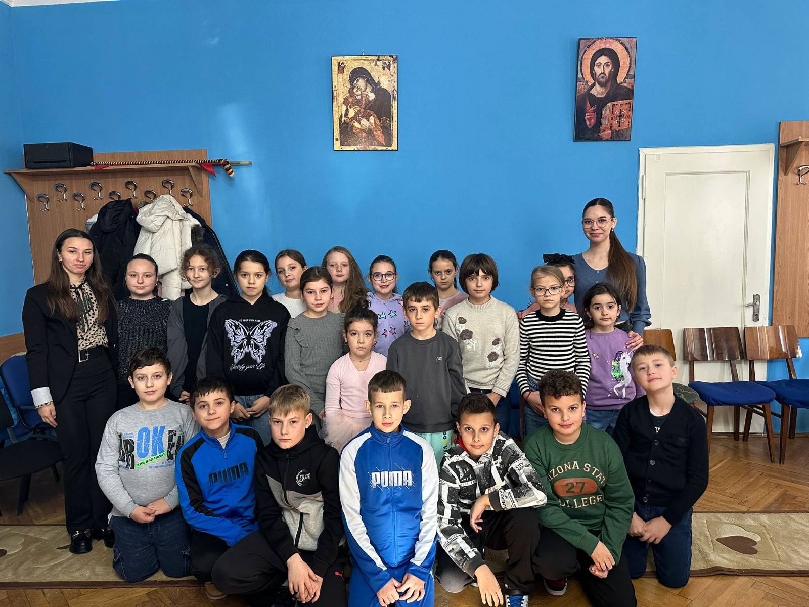 Atelier de pictură icoane pe sticlă la Centrul educațional al Protopopiatului Dorohoi Atelier de pictură icoane pe sticlă la Centrul educațional al Protopopiatului Dorohoi
